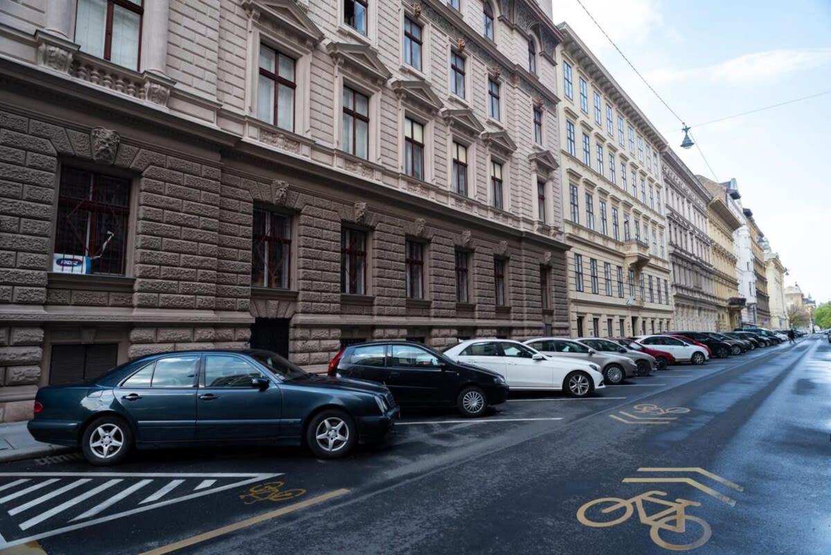 Lovely Downtown Apartment Close To The Basilica Budapest Luaran gambar