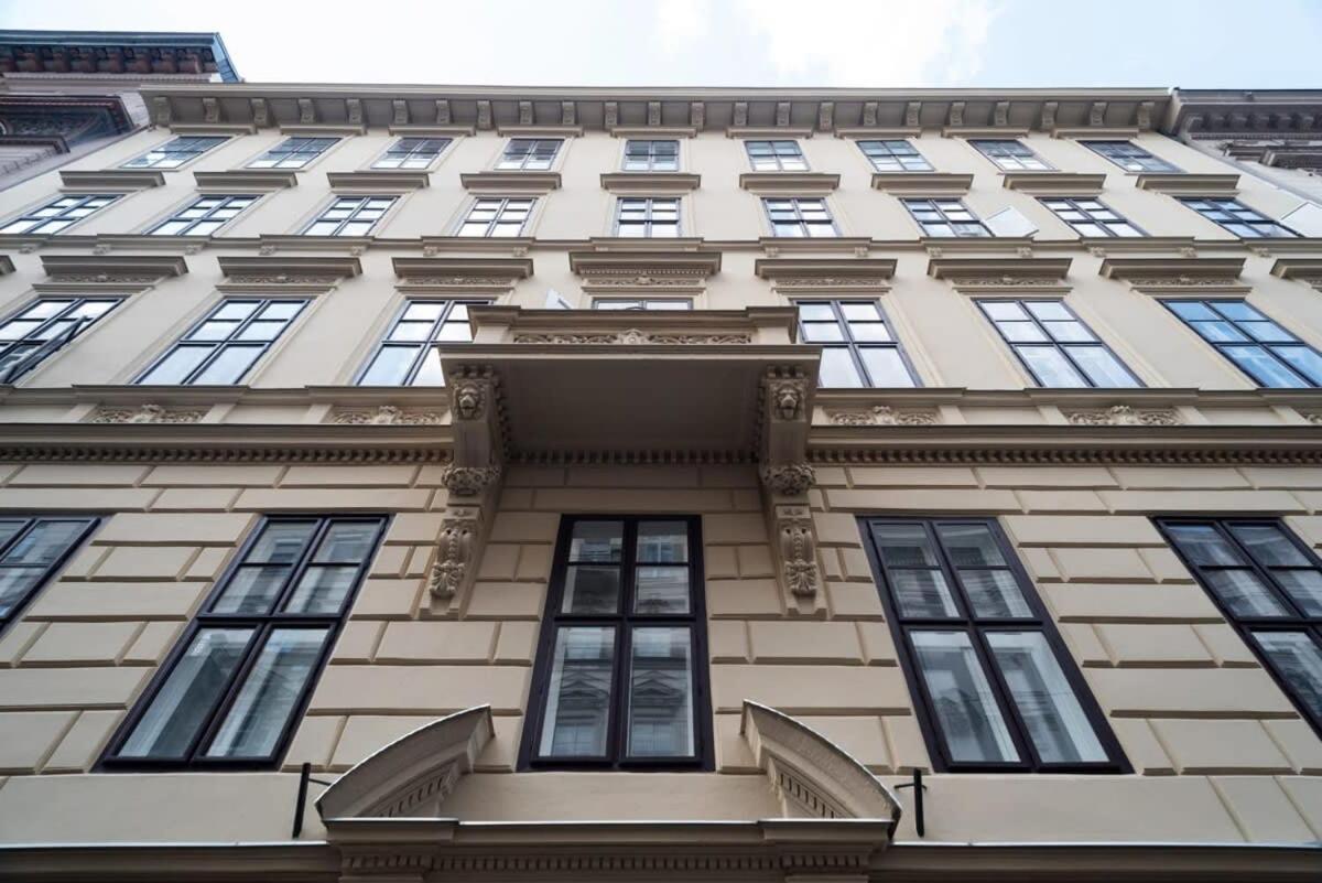 Lovely Downtown Apartment Close To The Basilica Budapest Luaran gambar